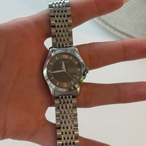 Gucci watch - mint condition - stainless steel - Authentic